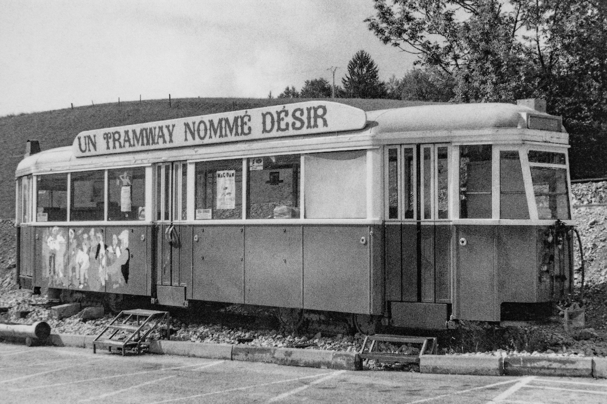 Ausrangierter Tramwagen als Verpflegungsbude in Morbier (Frankreich) im Oktober 1991. (Foto P. F. Schneeberger) Ausrangierter Tramwagen als Verpflegungsbude in Morbier (Frankreich) im Oktober 1991. (Foto P. F. Schneeberger)