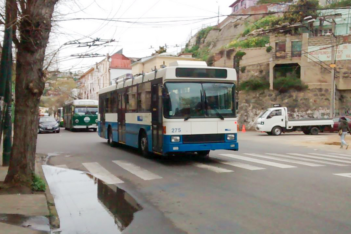 Vorerst waren die Fahrzeuge noch in den vbl-Farben unterwegs, ... Vorerst waren die Fahrzeuge noch in den vbl-Farben unterwegs, ...