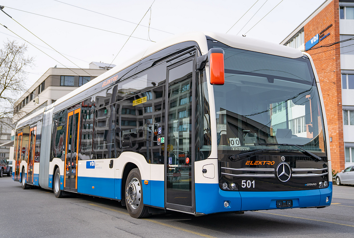 Am 24.02.24 wurde die Elektrobus-Flotte mit 3 Gelenkbussen erweitert. Am 24.02.24 wurde die Elektrobus-Flotte mit 3 Gelenkbussen erweitert.