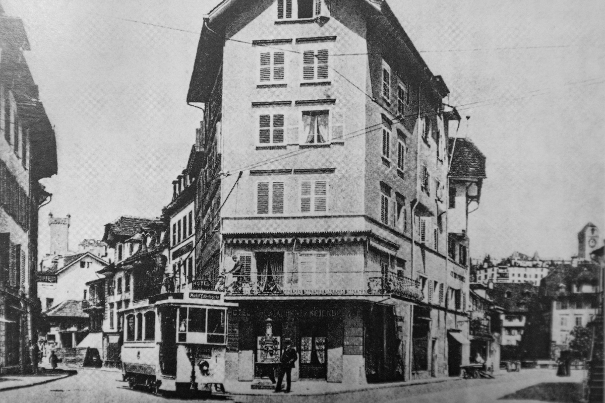 1905: Fahrt Richtung «Gütsch» beim Einbiegen in die Pfistergasse. (Archiv VBL) 1905: Fahrt Richtung «Gütsch» beim Einbiegen in die Pfistergasse. (Archiv VBL)