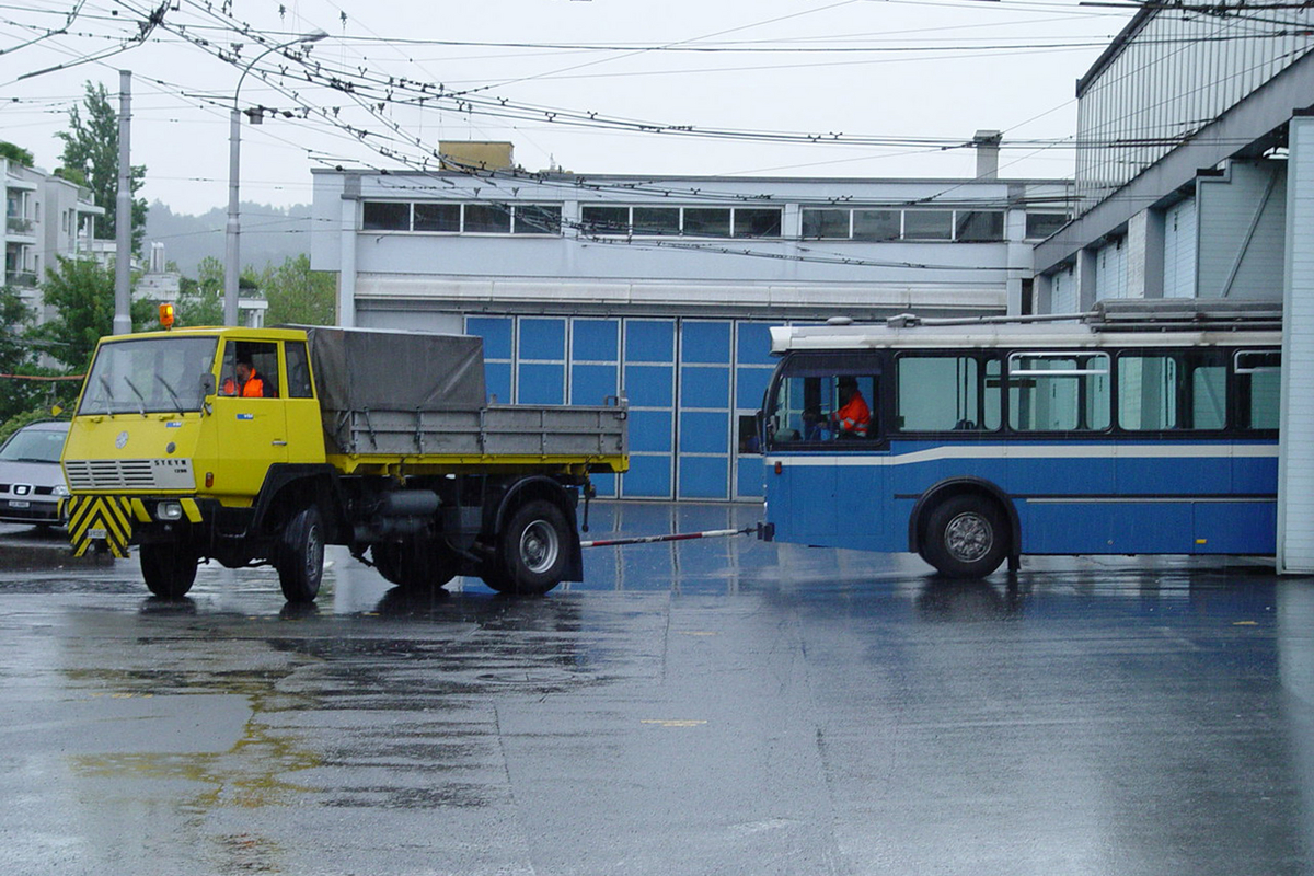 Es geht los, die NAWs verlassen das Depot Weinbergli. Es geht los, die NAWs verlassen das Depot Weinbergli.