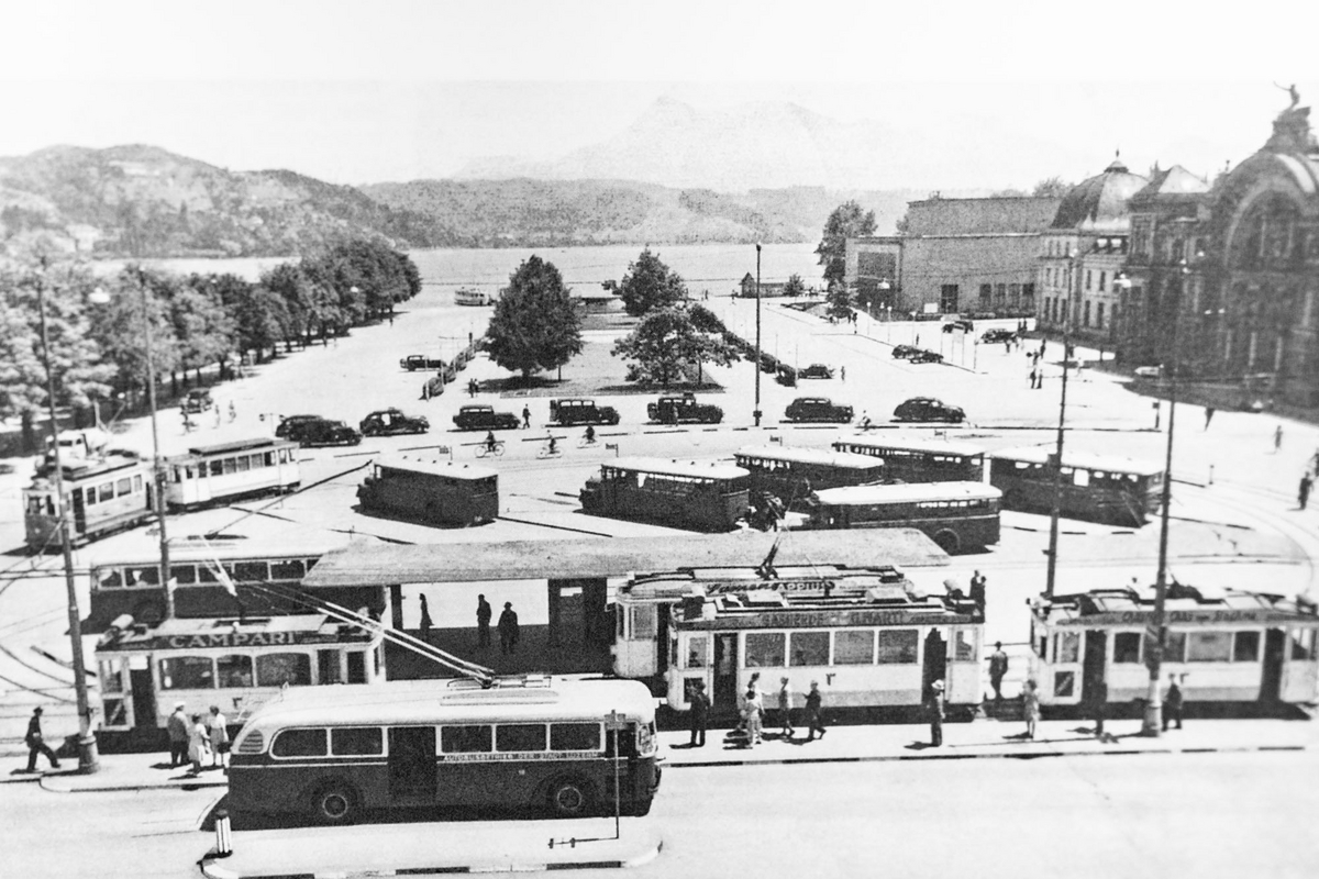 Sicht auf den Bahnhofplatz Luzern um 1945. (J. Schneider, Luzern) Sicht auf den Bahnhofplatz Luzern um 1945. (J. Schneider, Luzern)