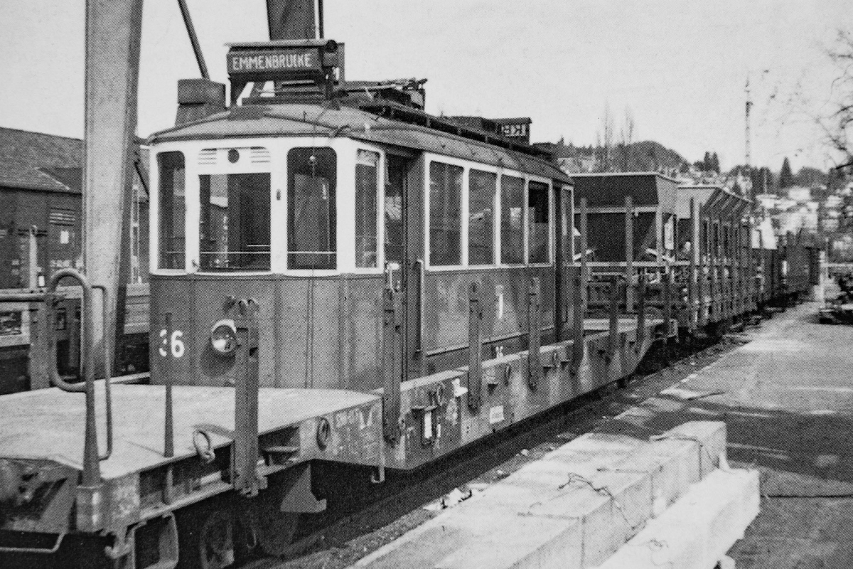 Bereit zum Abtransport in die Romandie im Güterbahnhof Luzern, nach der Betriebseinstellung vom November 1961. (Foto R. Bühler) Bereit zum Abtransport in die Romandie im Güterbahnhof Luzern, nach der Betriebseinstellung vom November 1961. (Foto R. Bühler)